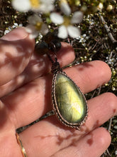 Load image into Gallery viewer, Unisex Labradorite Theia