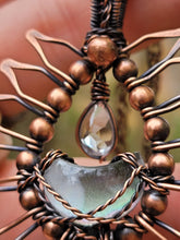 Load image into Gallery viewer, Lotus Specialty ~ Mother of Pearl and Faceted Quartz